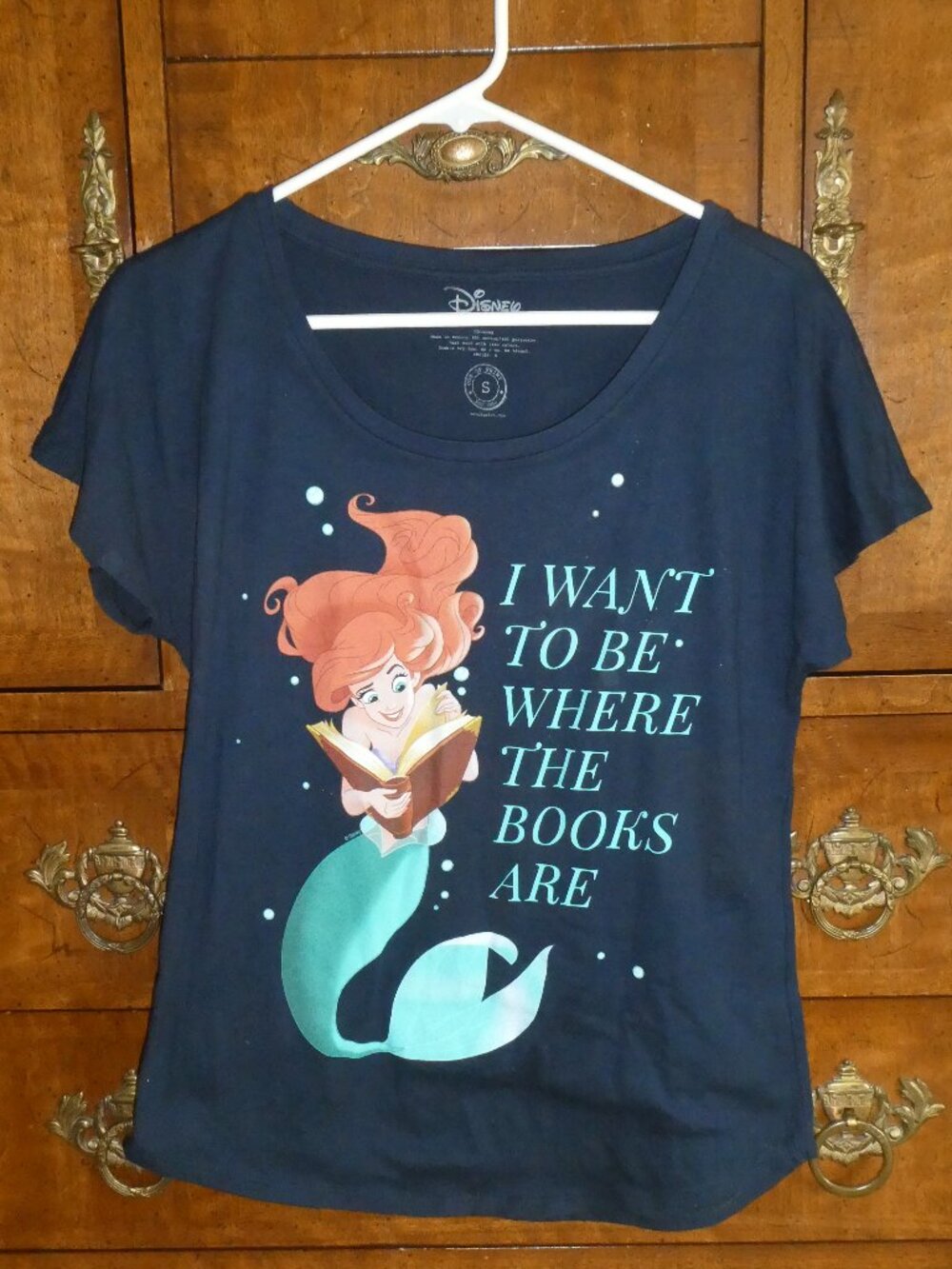 Disney's Ariel I Want to Be Where the Books Are T-shirt Shirt Size Small